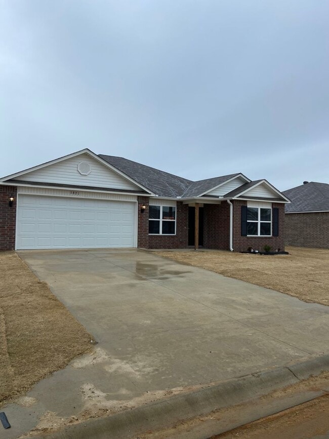 Building Photo - *MOVE-IN SPECIAL!* Four Bedroom | Two Bath...