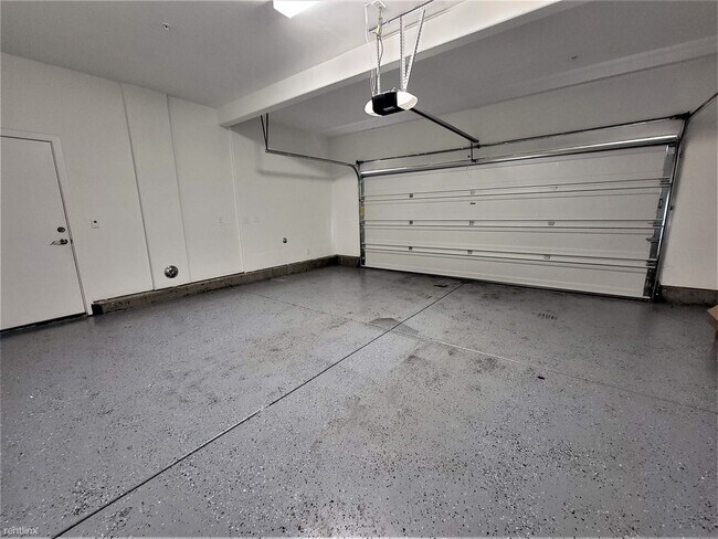 Foto del edificio - 4 br, 3.5 bath Townhome - 5834 Flash Lane