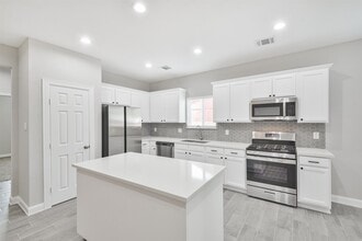 Building Photo - 7524 E Maxroy St