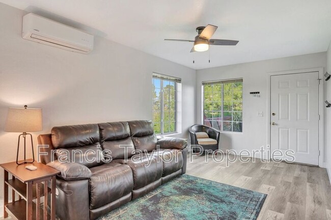 Foto del edificio - 1129 Rising Hill Way