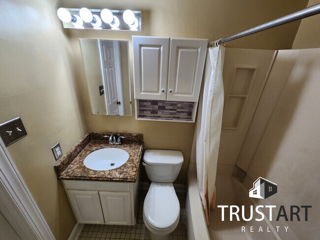 Building Photo - 3 bedroom house in Roxborough-Manayunk