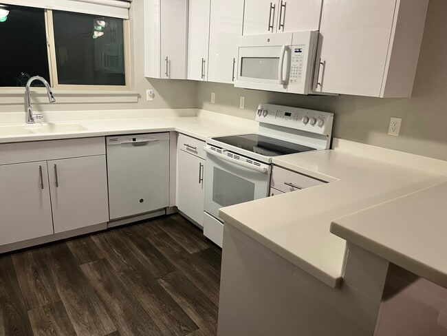 Foto del edificio - 1700 S Sandhill Rd