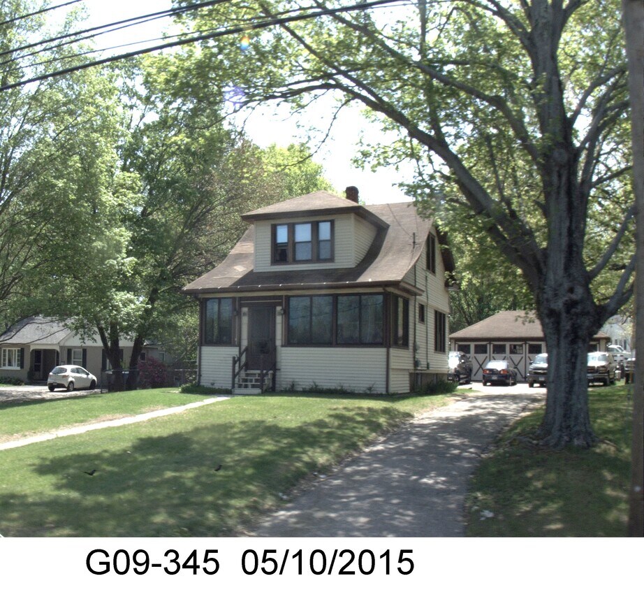 Primary Photo - 861 White Plains Rd