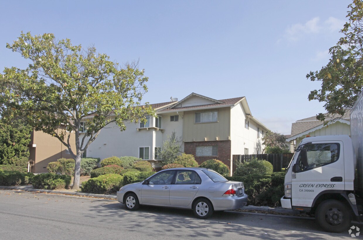 Building Photo - 653 Kirkland Dr