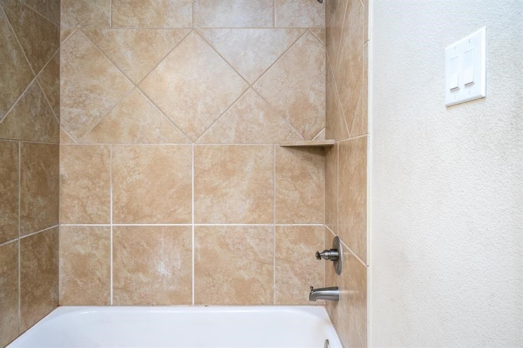 Building Photo - 1906 Howth Ave