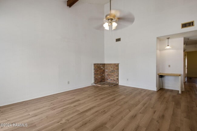 Building Photo - 102 Rue Calliope