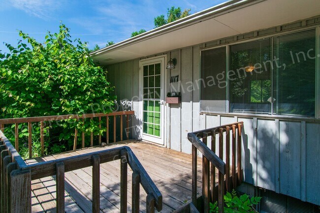 Foto del edificio - 1117 Fairview Dr