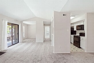 Building Photo - 2025 Augusta Dr