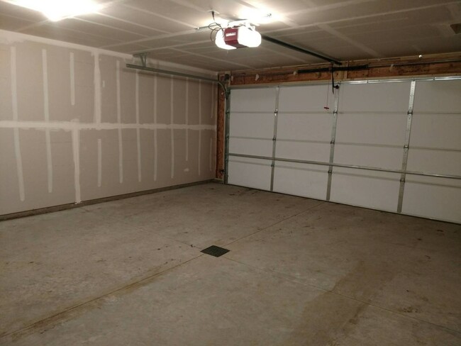 Building Photo - NEW Twin Home in Lakewood!