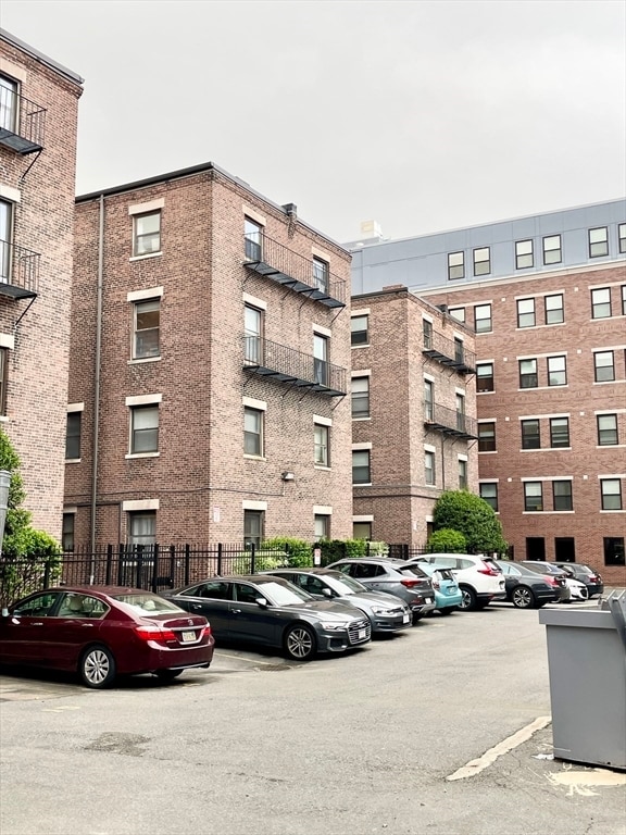 Building Photo - 36 Peterborough St