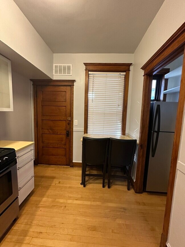 Foto del edificio - 1949 W Grace St