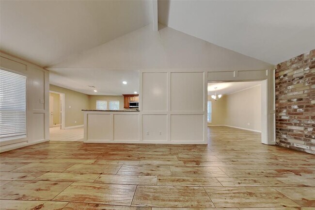 Building Photo - 2915 Woodland Grove Dr
