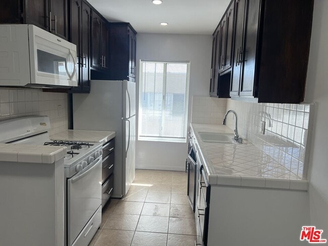 Foto del edificio - 1024 N Stanley Ave