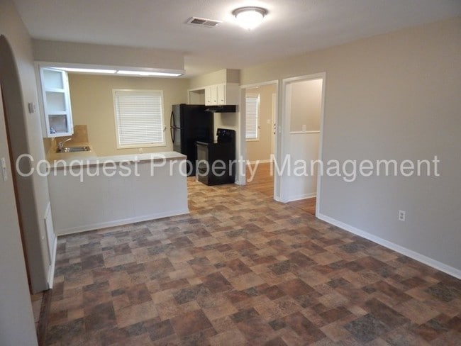 Building Photo - Spacious 3 Bedroom Farm House with Acreage