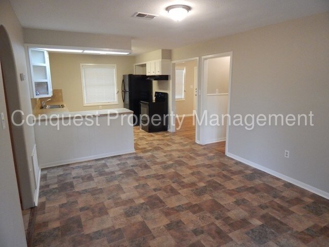 Foto del edificio - Spacious 3 Bedroom Farm House with Acreage