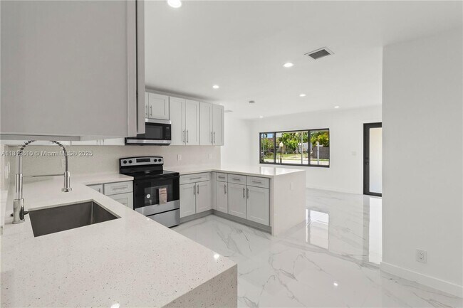 Building Photo - 431 NE 58th Ct