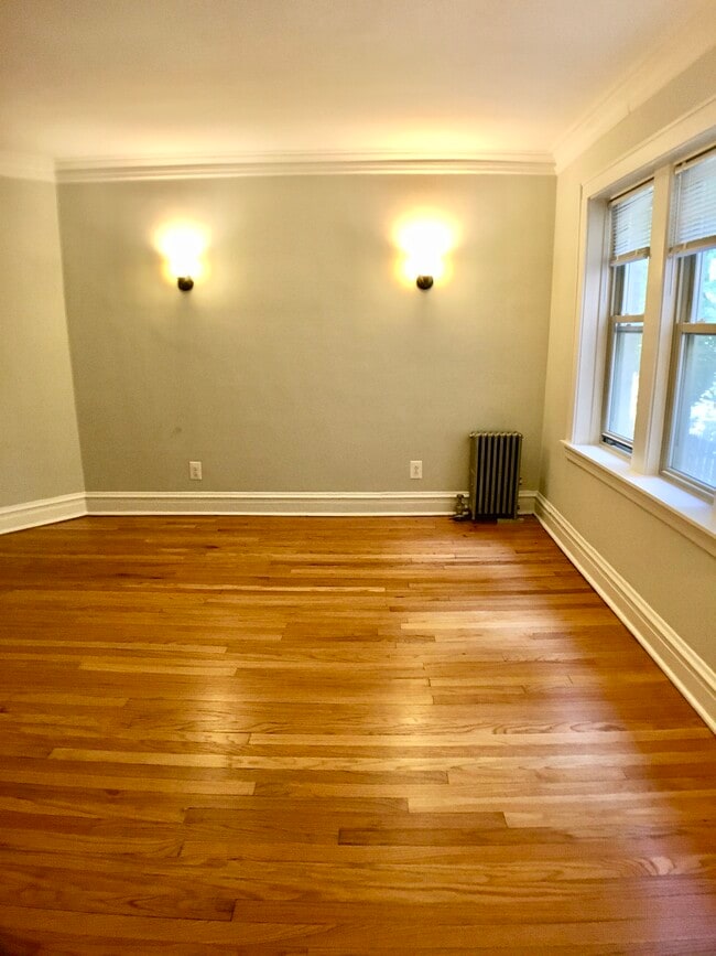 Building Photo - 4514 N Wolcott Ave