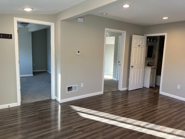 Building Photo - 6037 37th Ave