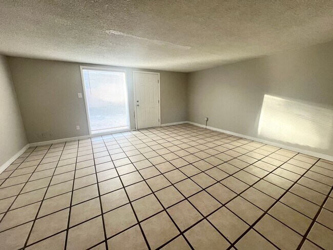 Foto del edificio - 4220 Loomis Ave
