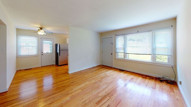 Foto del edificio - 5677 Myrtle St