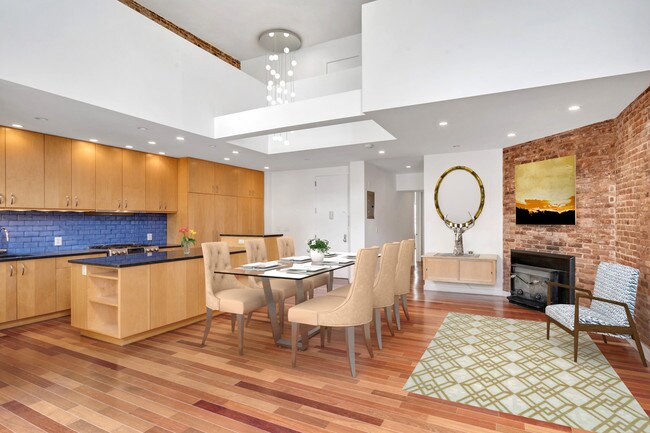 Building Photo - 311 W 91st St