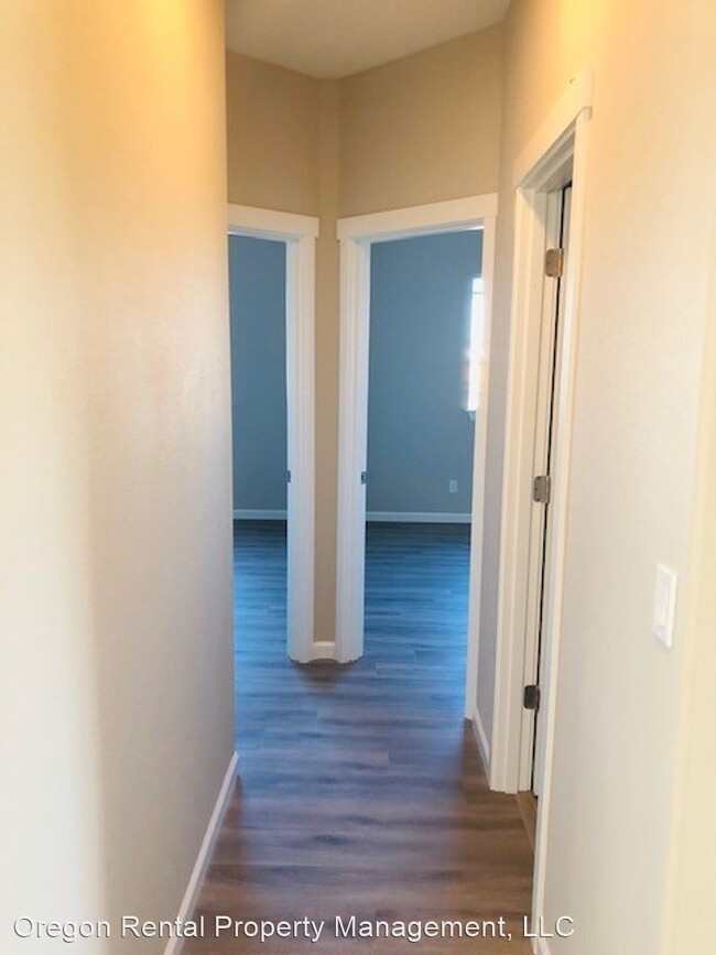 Building Photo - 3 br, 2 bath House - 446 SE Palomino St