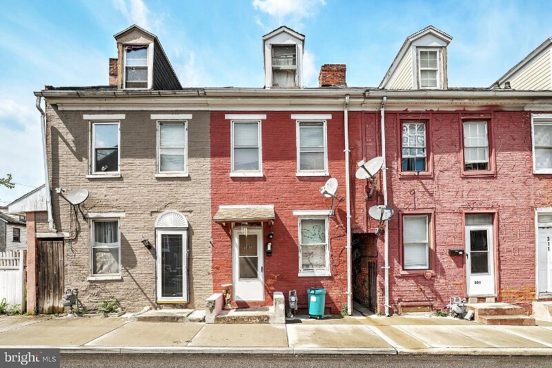 Primary Photo - 307 Walnut St