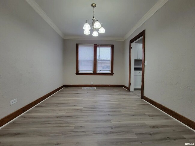 Building Photo - 2807 N Dechman Ave