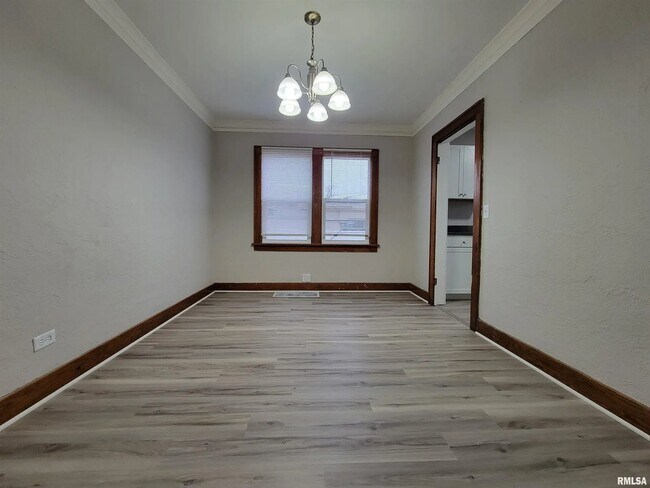 Foto del edificio - 2807 N Dechman Ave