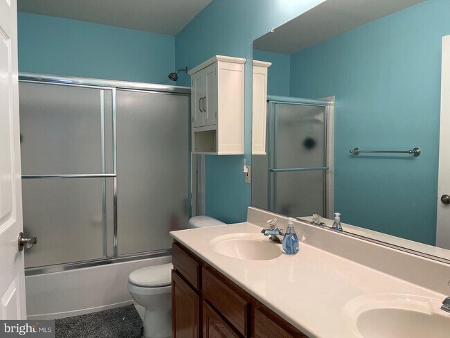 Building Photo - 3113 Somerset Dr