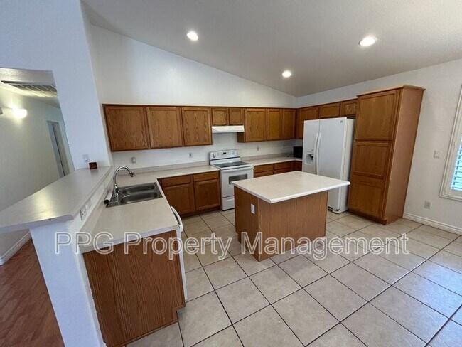Foto del edificio - 16200 W Cottonwood St