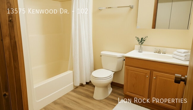 Foto del edificio - 13575 Kenwood Dr N