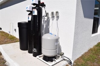 Building Photo - 1809 NW 6th Ave