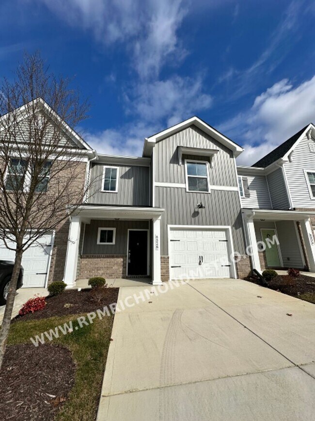 Building Photo - Charming Two-story Townhome, Boasting 3 Be...