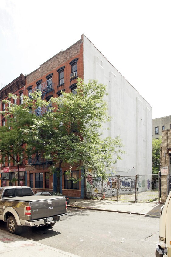 Primary Photo - 168 Attorney St