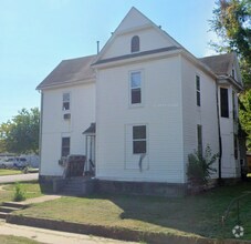Building Photo - 501 W 7th St