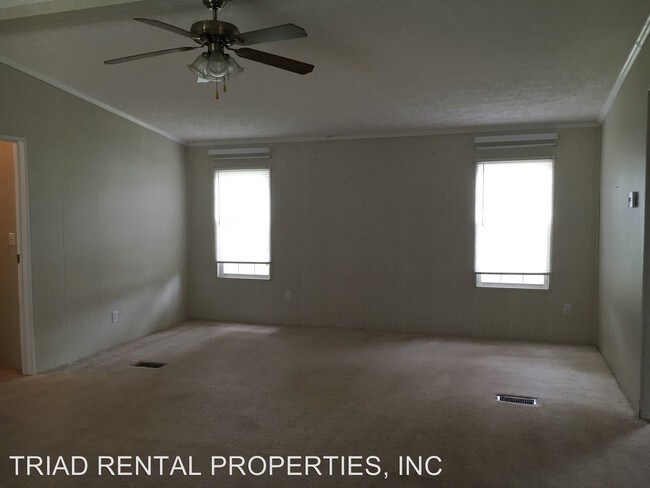 Building Photo - 1423 Academy Road Ext