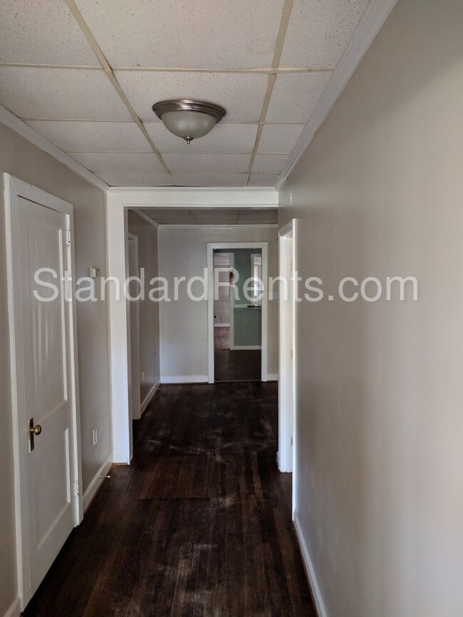Building Photo - 1441 Evans Dr