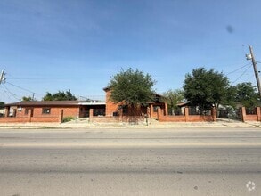 Building Photo - 419 W Travis St