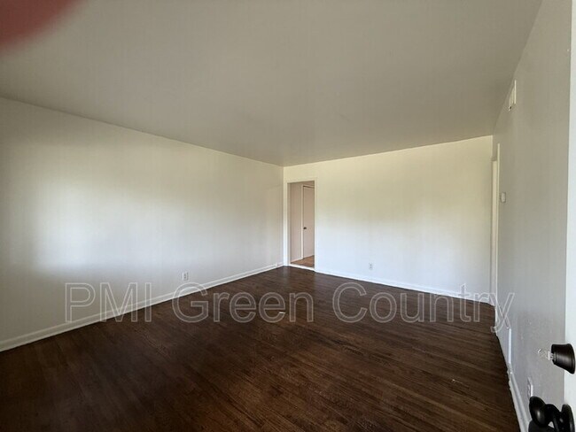 Foto del edificio - 1547 E 51st St N