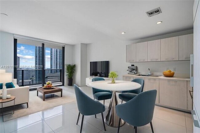 Foto del edificio - 45 SW 9th St