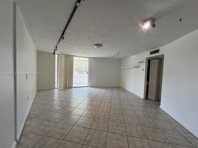 Foto del edificio - 1475 NE 125th Terrace