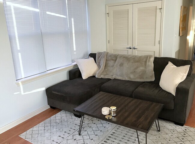 Foto del edificio - 1311 N Burling St