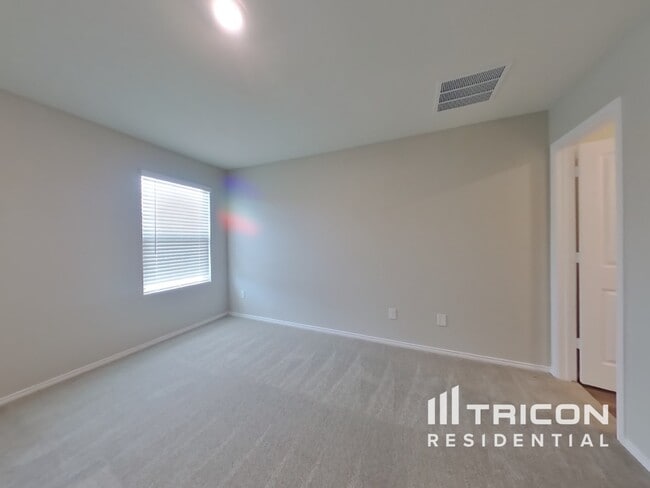 Building Photo - 14329 Saddlebred Wy