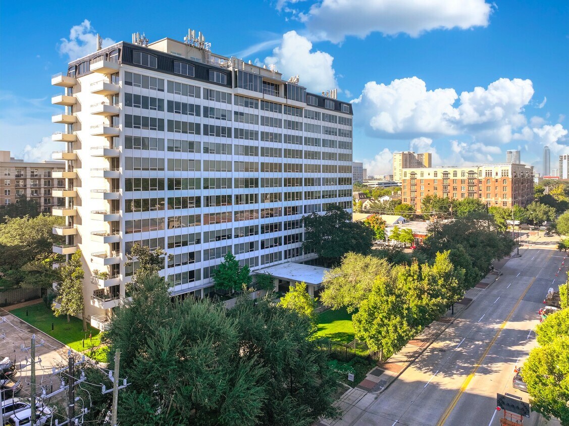 Foto principal - 2701 Westheimer Rd