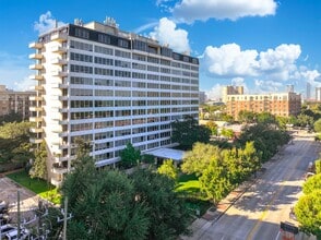 Building Photo - 2701 Westheimer Rd