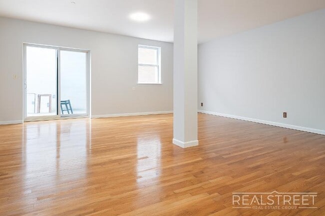 Foto del edificio - Spacious LOFT in Williamsburg with Private...