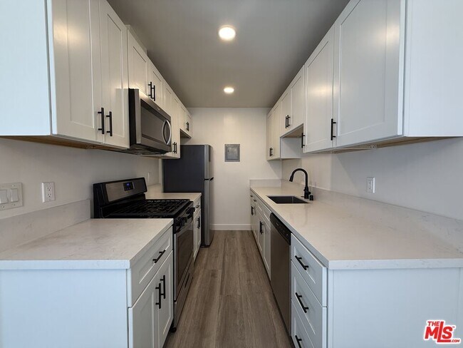 Foto del edificio - 3707 S Canfield Ave
