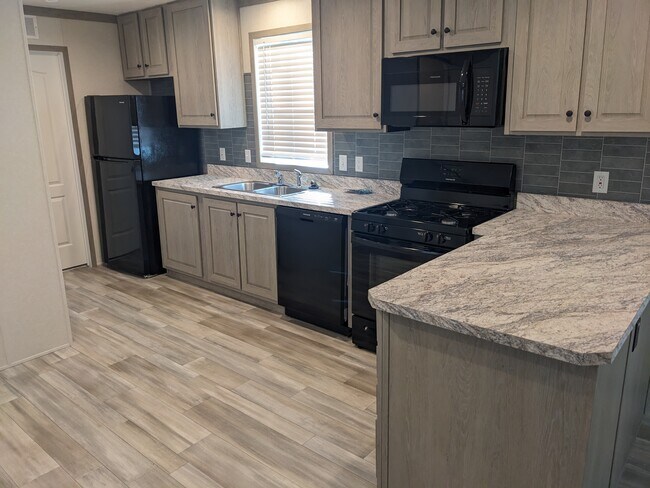 Foto del edificio - 3617 N Grand Ave E