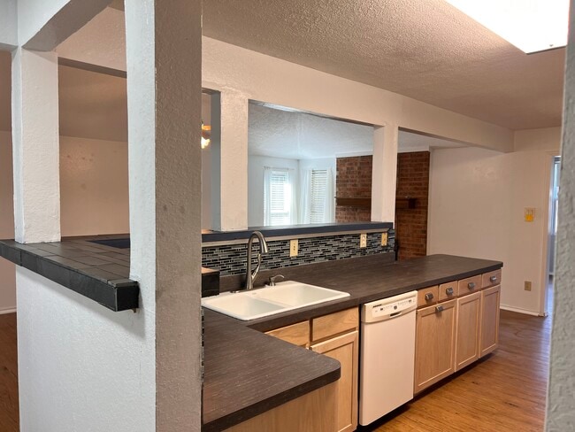 Building Photo - 1317 Bryan Pl